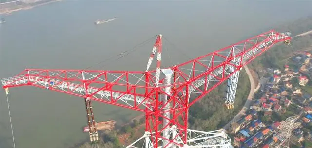 Preobrazba čez Jangce: visokonapetostni daljnovod Wuhan-Nanchang se dviga v nove višine