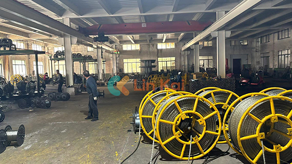 Ningbo Lingkai Electric Power Equipment Co., Ltd. pošilja visokokakovostne jeklene vrvi v Malezijo za napenjanje in vlečenje prevodnikov